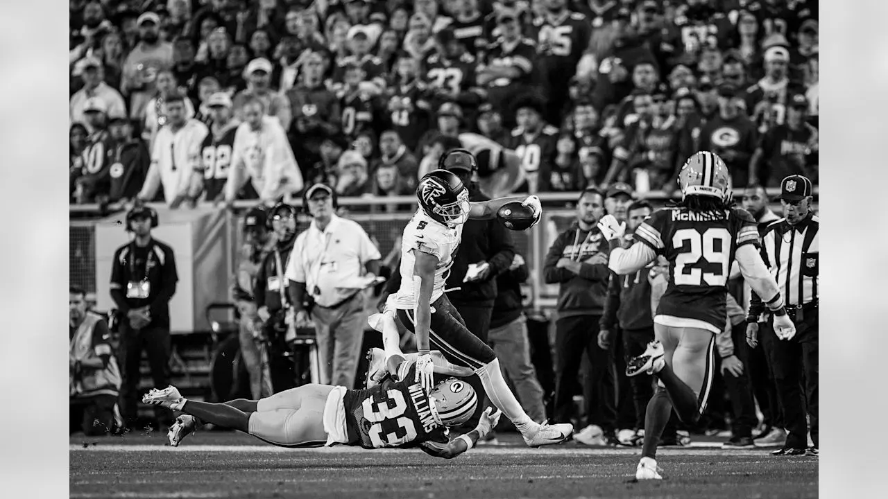 Atlanta Falcons wide receiver Drake London #5 stiff arms during the Week 3 Game against the Green Bay Packers at Lambeau Field in Green Bay, Wisconsin on Thursday, September 24, 2026. (Photo by Taylor McLaughlin/Atlanta Falcons)