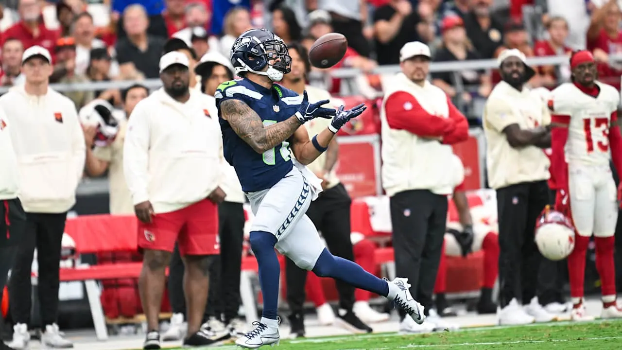 Jaxon Smith-Njigba catches the ball on his 82-yard touchdown against Arizona.