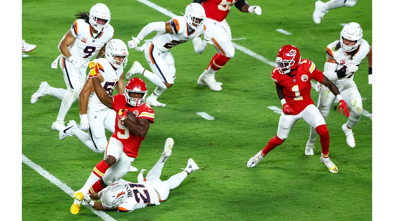 Kansas City Chiefs running back Kenneth Walker (9) runs the ball during a Week 1 NFL football game against the Denver Broncos, Monday, September 14, 2026 in Kansas City, MO.